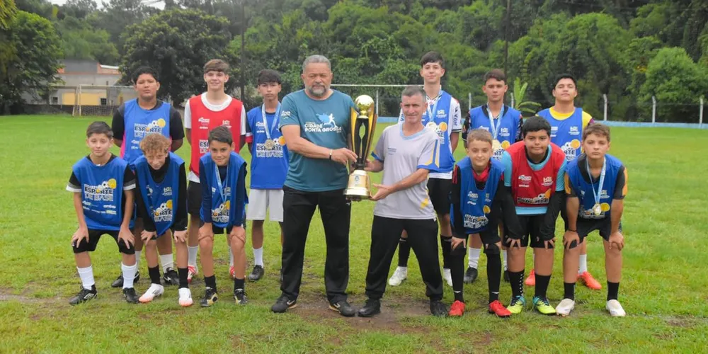 Os atletas são comandados pelos técnicos Carlos Nunes e pelo auxiliar Vanderley Correa