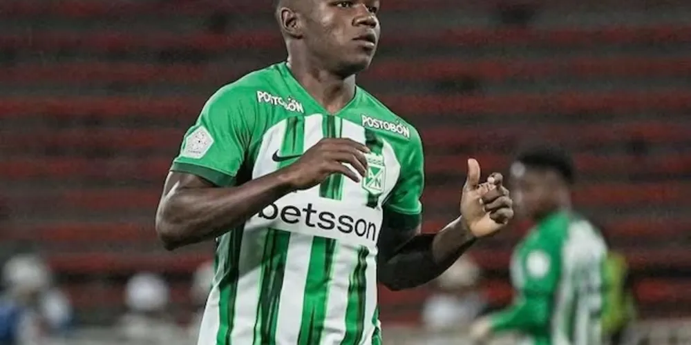 Edwin Torres atua pelo lado direito do campo e tem passagem pelo Atlético Nacional, tradicional clube colombiano