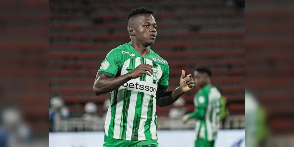 Edwin Torres atua pelo lado direito do campo e tem passagem pelo Atlético Nacional, tradicional clube colombiano