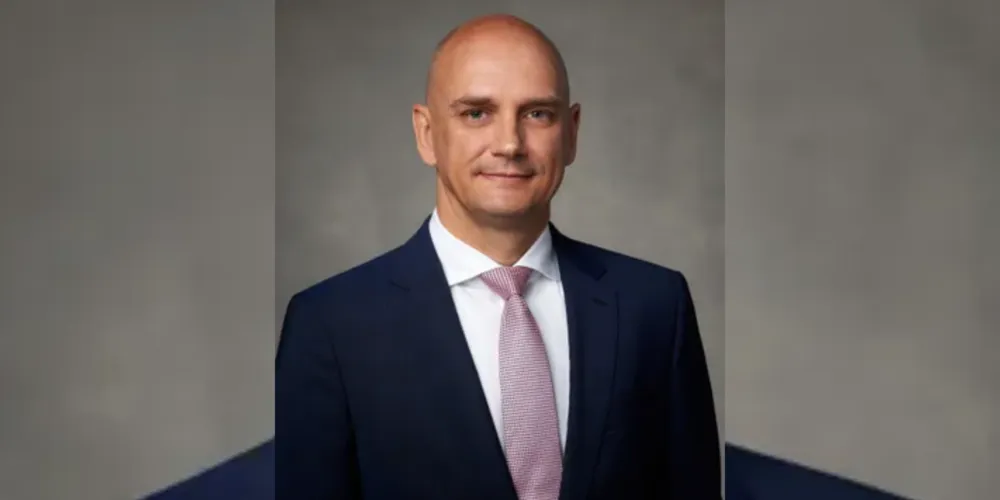 Élder Ciro Schmeil recebe o título de Cidadão Benemérito de Ponta Grossa