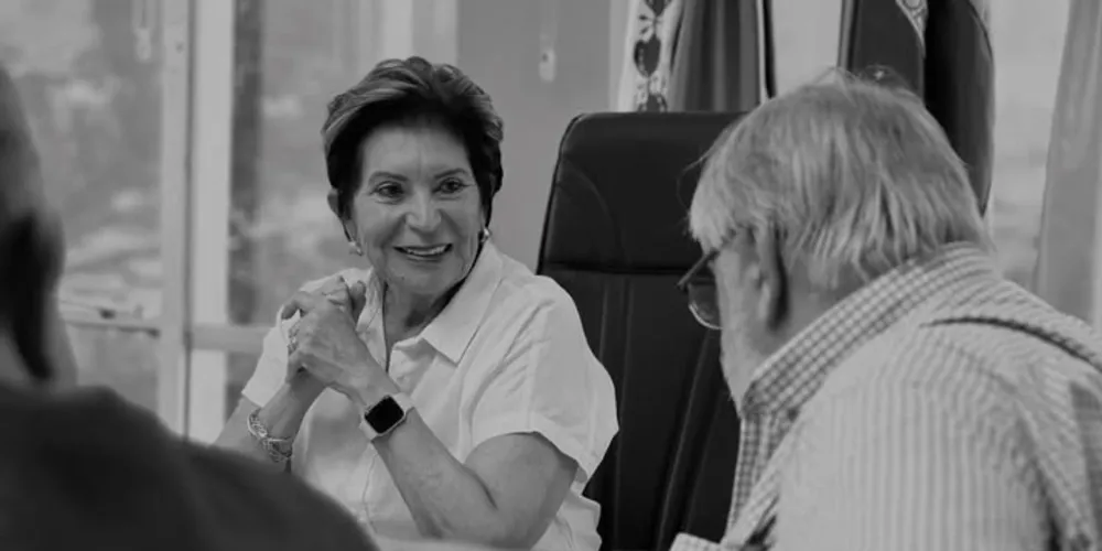 A prefeita de Ponta Grossa, Elizabeth Schmidt, e o diretor da Unilivre, Francisco Gevaerd