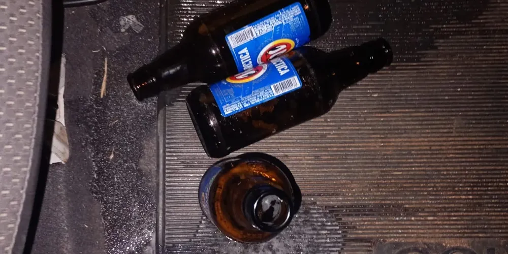 Garrafas de cerveja foram encontradas no carro