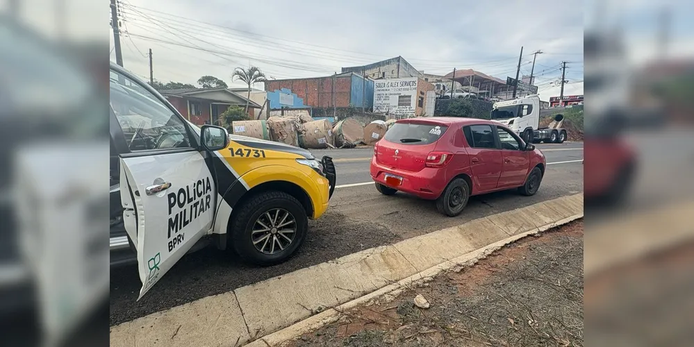 O homem conduzia um Sandero vermelho no momento da ocorrência