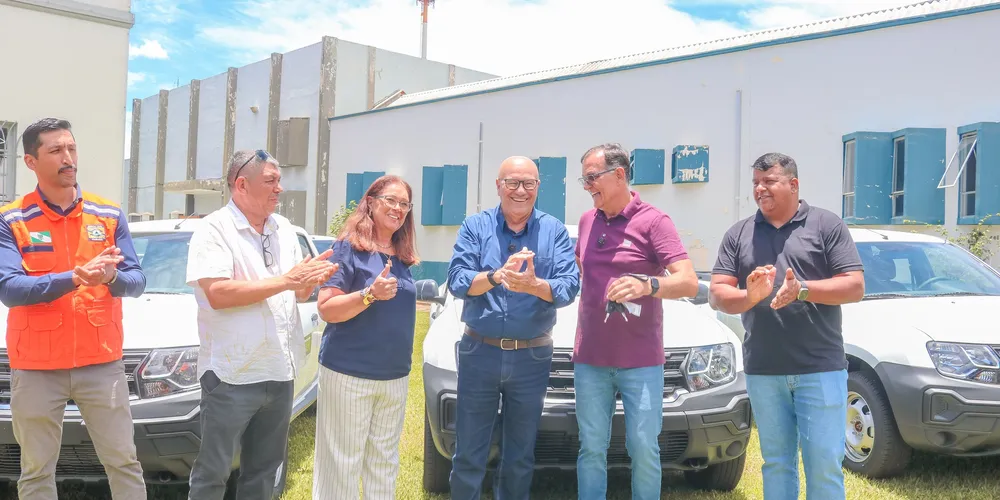 Prefeito Rildo Leonardi, o deputado estadual Luiz Cláudio Romanelli, a vice-prefeita Helynez Ribas e secretários municipais estiveram presentes na entrega