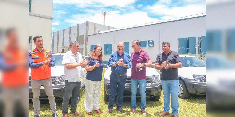 Prefeito Rildo Leonardi, o deputado estadual Luiz Cláudio Romanelli, a vice-prefeita Helynez Ribas e secretários municipais estiveram presentes na entrega