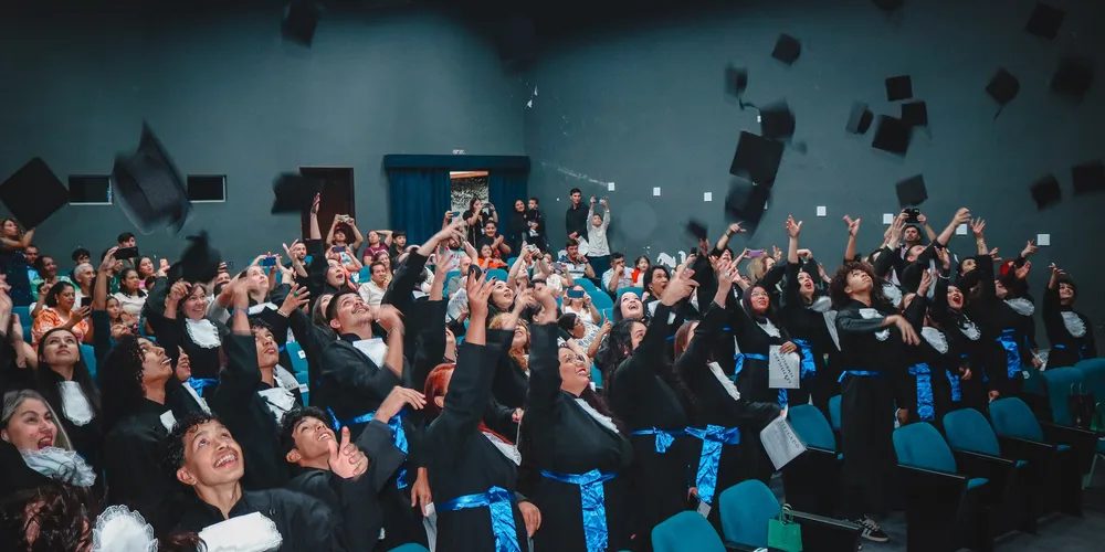 O grande número de inscrições levou à ampliação para duas turmas, que começaram com 90 alunos e concluíram com 50 formandos