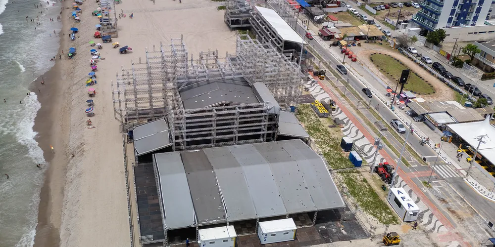 O palco nas areias de Matinhos começou a ser montado no dia 17 de dezembro