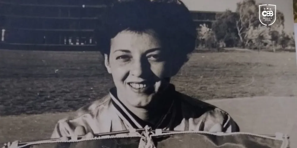 Cida Guimarães foi destaque do basquete brasileiro e referência histórica da seleção feminina.