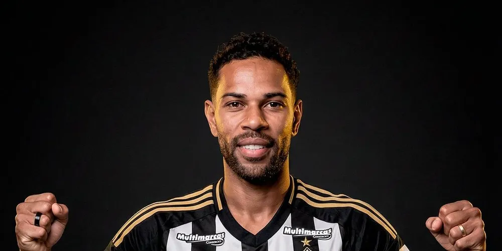 Renan Lodi é anunciado pelo Atlético-MG e assina contrato de cinco anos com o clube