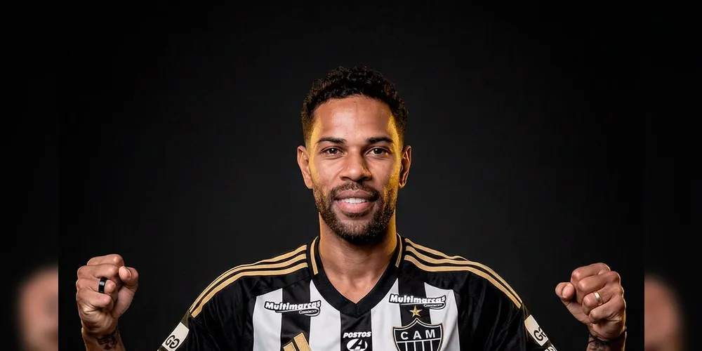 Renan Lodi é anunciado pelo Atlético-MG e assina contrato de cinco anos com o clube