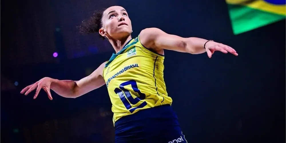 Gabi Guimarães em quadra pela Seleção Brasileira