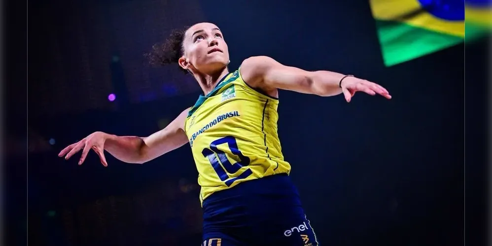 Gabi Guimarães em quadra pela Seleção Brasileira