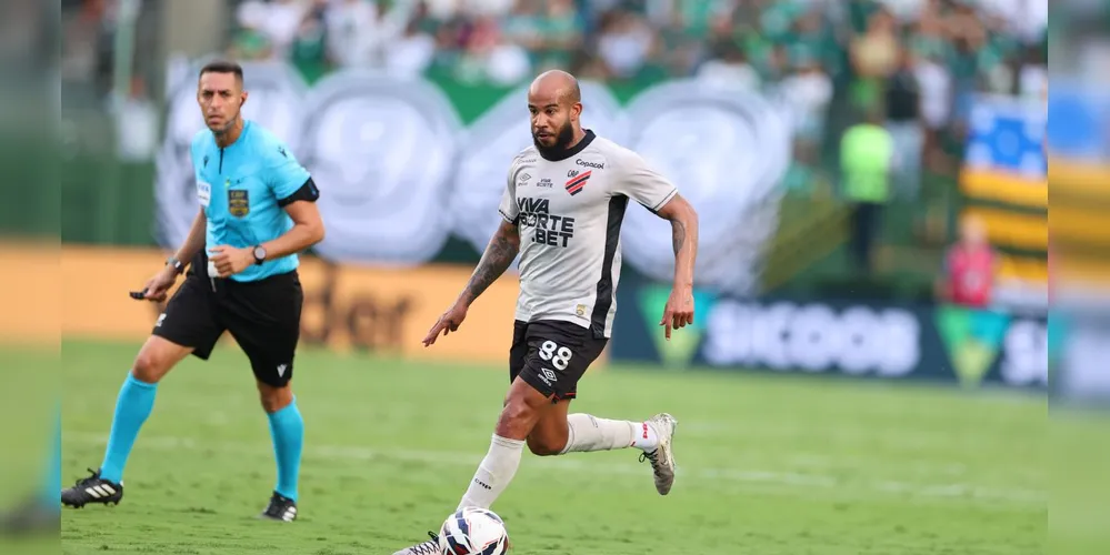 Patrick começou a partida como titular