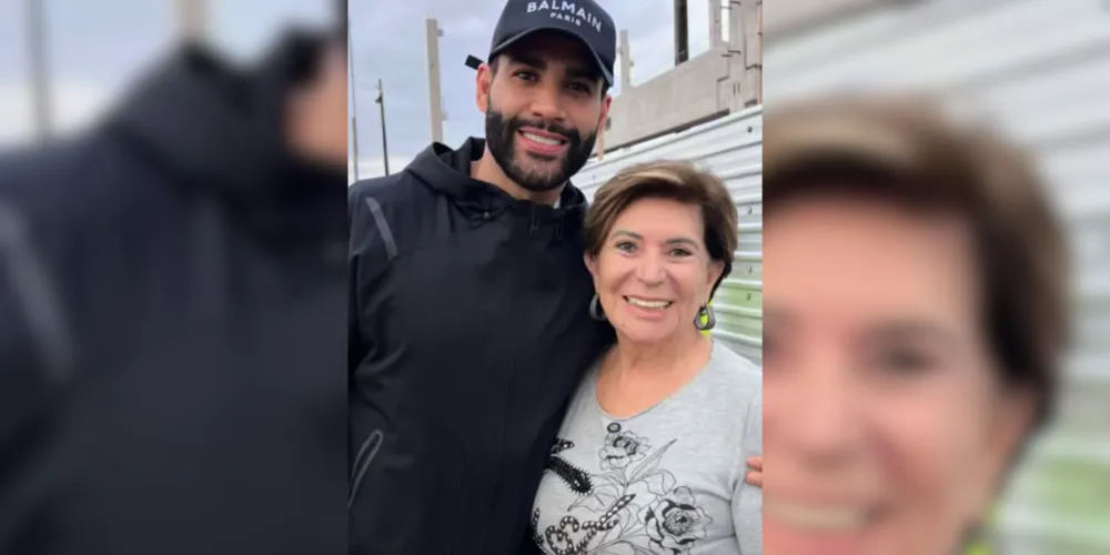 O cantor Gusttavo Lima é recepcionado em Ponta Grossa pela prefeita Elizabeth Schmidt (União)