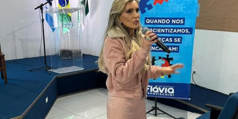 Flávia é mãe de um adolescente autista de 15 anos