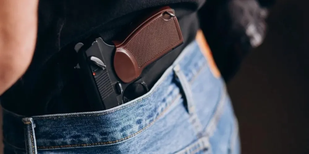 Suspeito chegou a exibir um objeto semelhante a uma arma