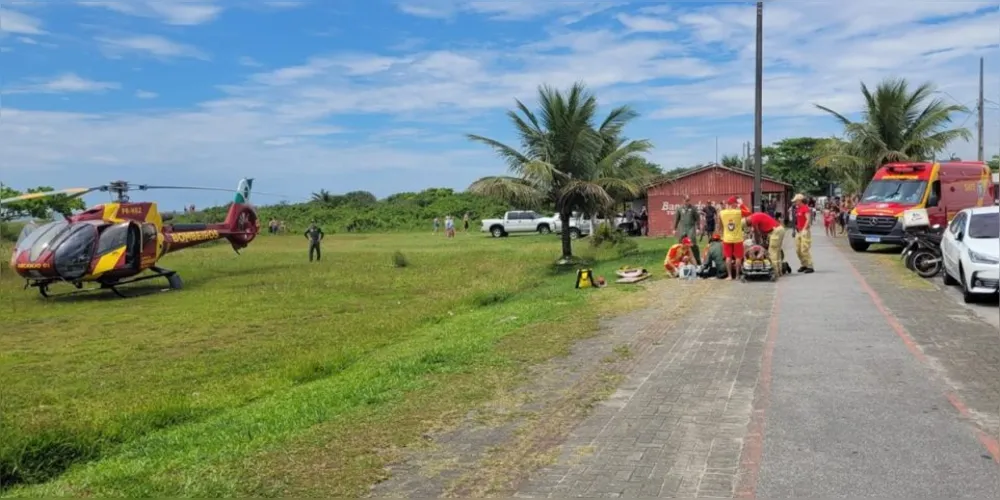 Ele foi socorrido e encaminhado de helicóptero ao hospital para o atendimento médico