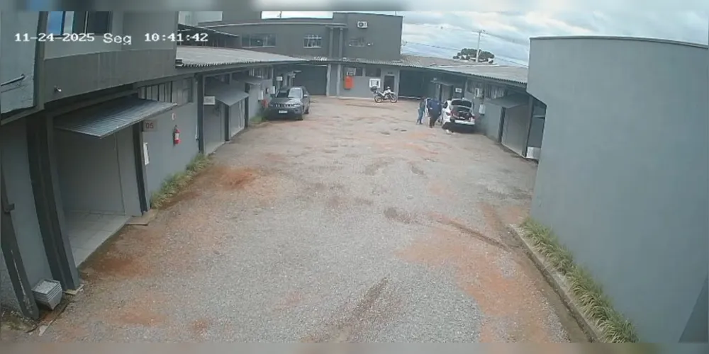 Momento em que homem foi autuado