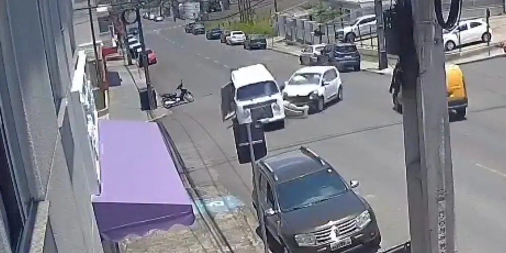 O acidente resultou apenas em danos materiais