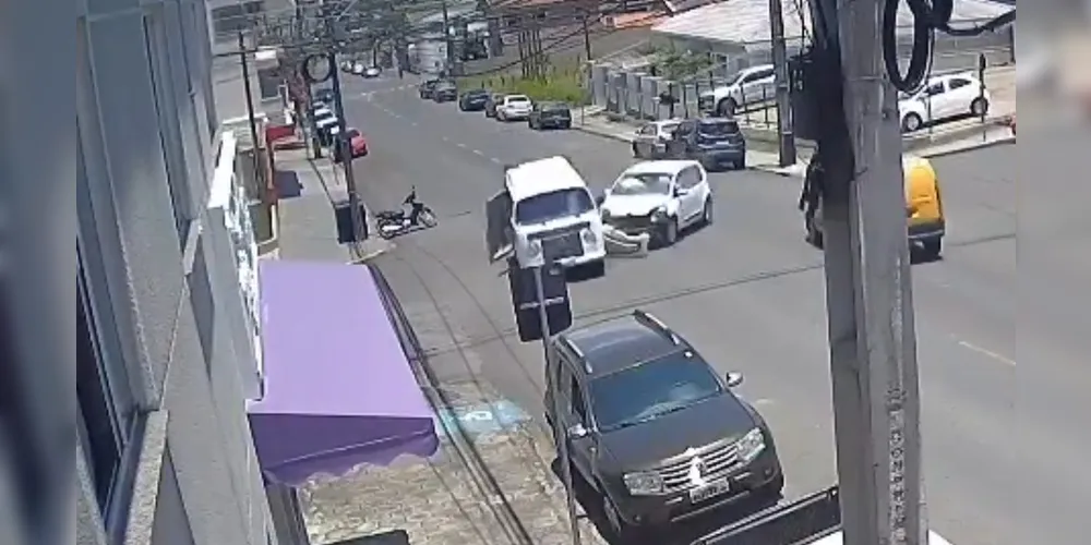 O acidente resultou apenas em danos materiais