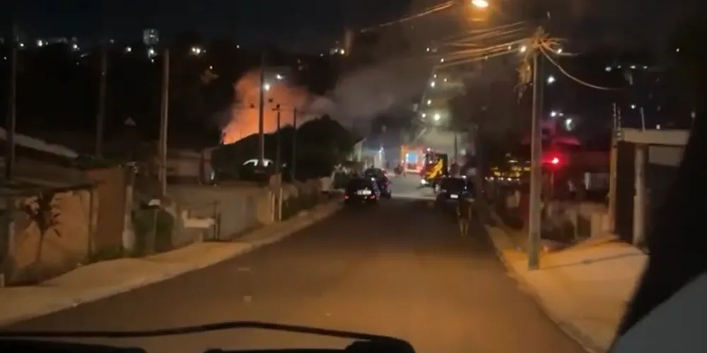 Um vídeo encaminhado ao Portal aRede mostra o momento em que um motorista se aproxima do local