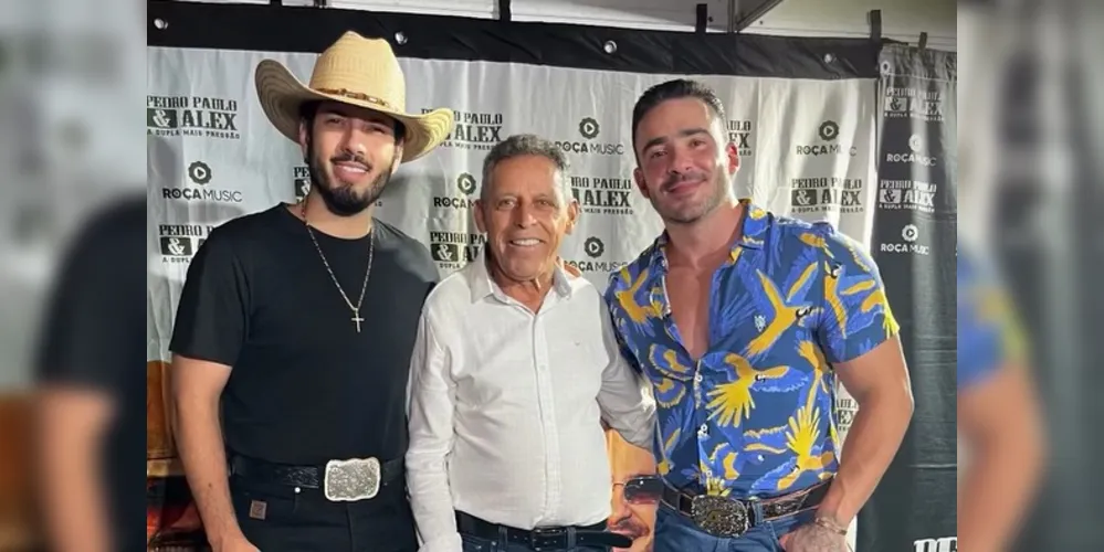O prefeito Ary Mattos esteve com a dupla Pedro Paulo & Alex na abertura do evento