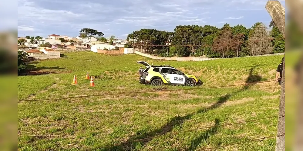 Equipes da PM, do Samu e da Polícia Científica estiveram no local
