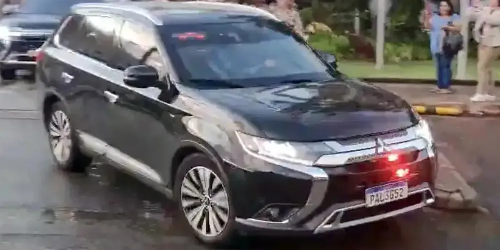 Imagem ilustrativa da imagem Bolsonaro recebe alta após cirurgia e retorna à prisão em Brasília em comboio