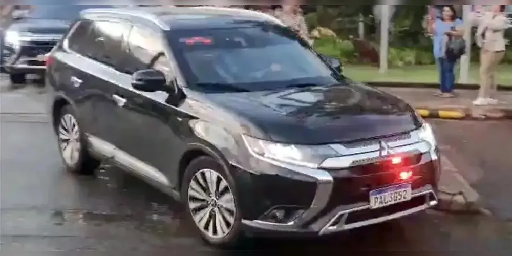 Imagem ilustrativa da imagem Bolsonaro recebe alta após cirurgia e retorna à prisão em Brasília em comboio