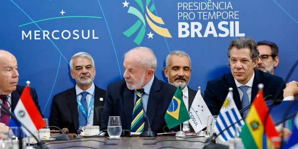 Lula informou ter mantido conversas por telefone tanto com Maduro como com Trump