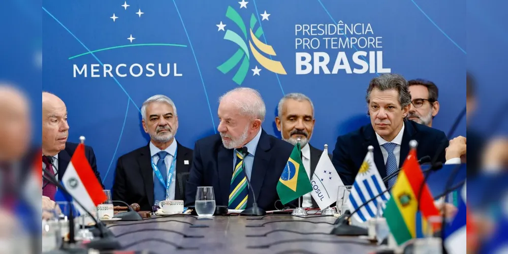 Lula informou ter mantido conversas por telefone tanto com Maduro como com Trump
