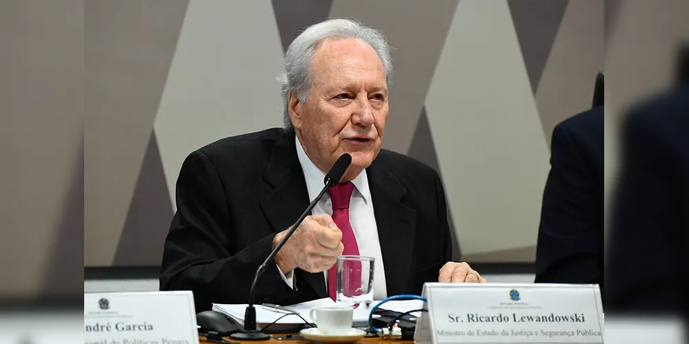 No dia 23, Lewandowski conversou com o presidente Lula sobre sua saída. E ontem avisou o resto da equipe sobre sua decisão