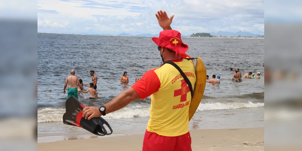 Procure sempre locais protegidos por guarda-vidas