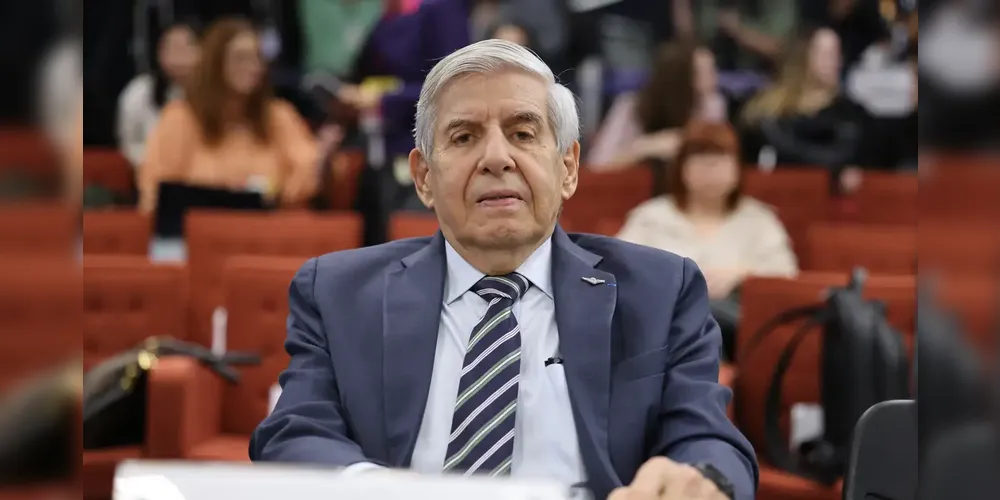 Condenado a 21 anos de prisão na ação penal da trama golpista, Heleno está preso desde 25 de novembro