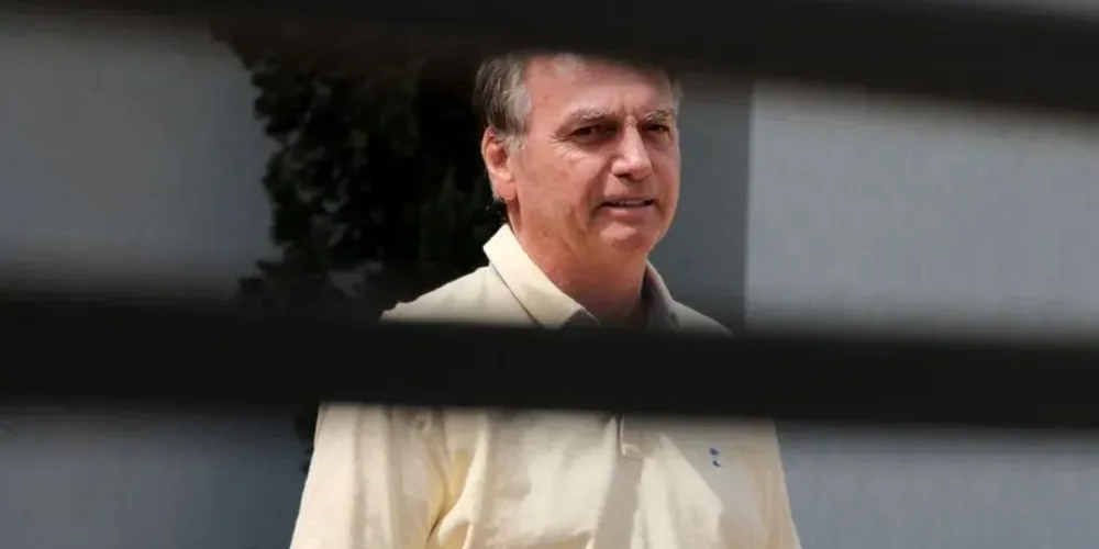 Ex-presidente Jair Bolsonaro em sua casa em Brasília onde cumpre prisão domiciliar