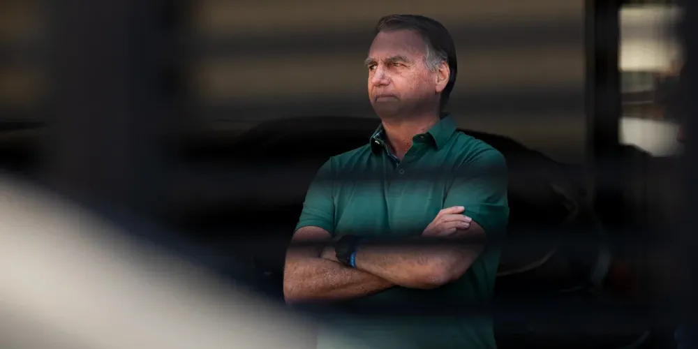 O ex-presidente Jair Bolsonaro foi preso preventivamente neste sábado (22)