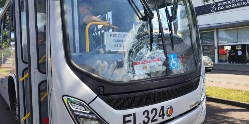 É possível identificar as marcas no veículo após o impacto