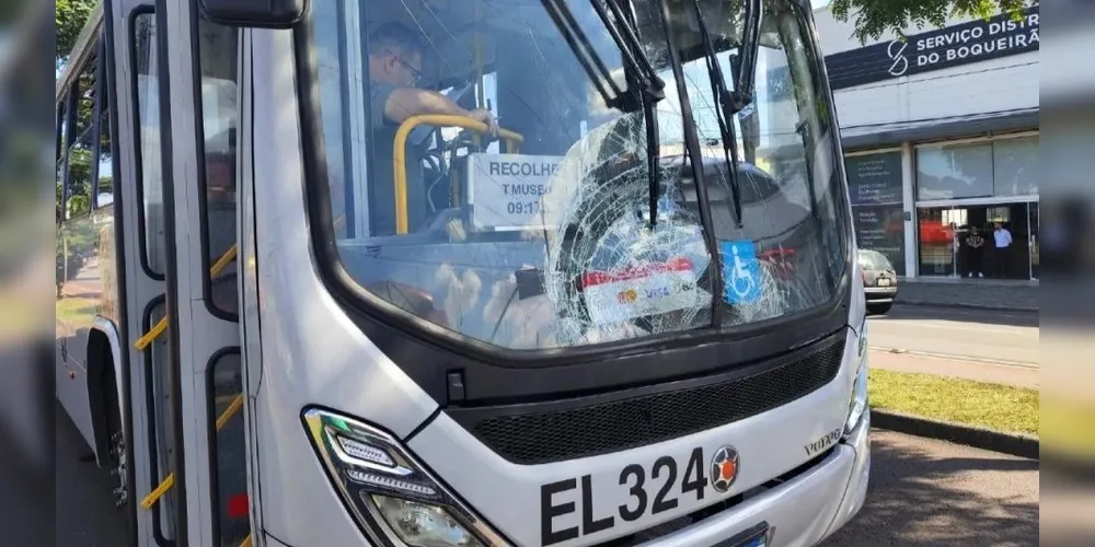 É possível identificar as marcas no veículo após o impacto