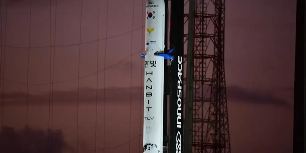 O veículo espacial tinha 21,8 metros de comprimento e pesava 20 toneladas