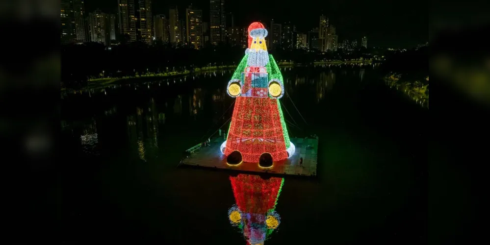 O Papai Noel e os demais elementos decorativos do Lago Igapó 2 ficarão instalados até o dia 6 de janeiro