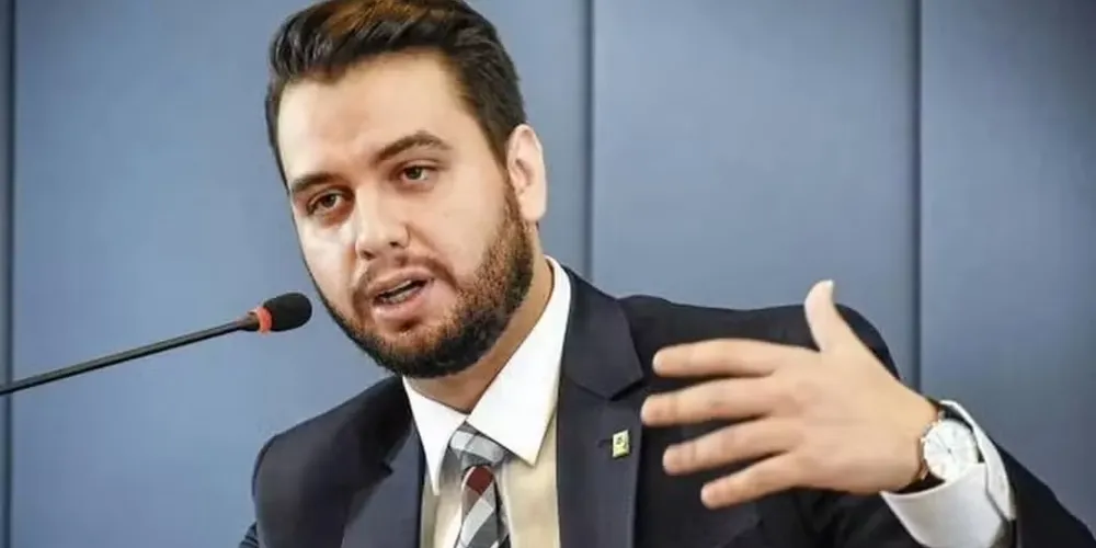 Martins foi preso na manhã desta sexta-feira pela PF (Polícia Federal) por determinação de Moraes e encaminhado à Cadeia Pública de Ponta Grossa