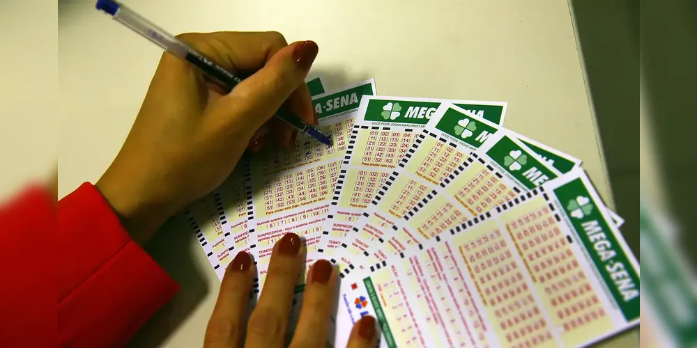 O jogo simples, com seis números marcados, custa R$ 6