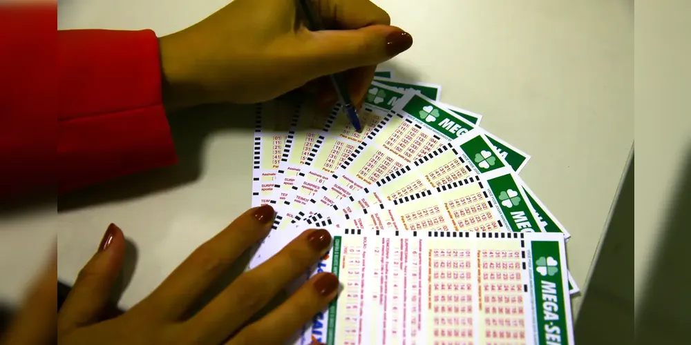 A aposta simples, com seis dezenas, custa R$ 6