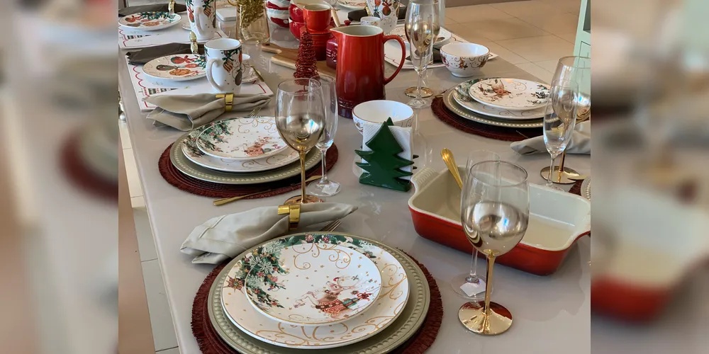 Uma mesa posta especial pode encantar seus convidados neste Natal e Ano Novo