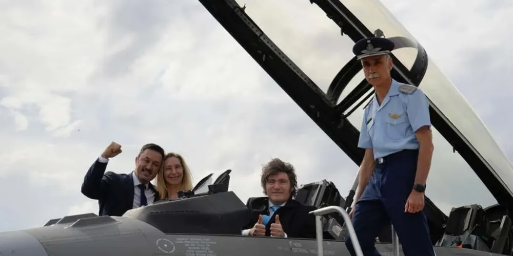 A compra foi feita em 2024 e custou cerca de US$ 300 milhões (equivalente a R$ 1,8 bilhão na cotação da época)