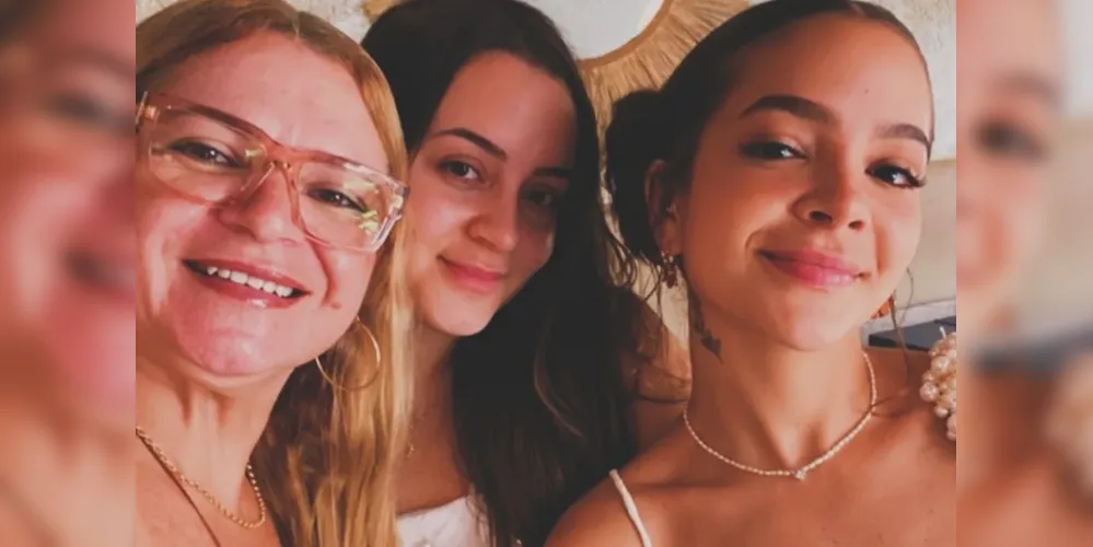 Débora Maia ao lado das filhas Mel Maia e Yasmin Maia