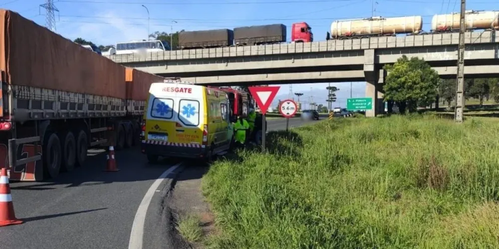 O jovem que estava na garupa não ficou ferido e não precisou de atendimento hospitalar