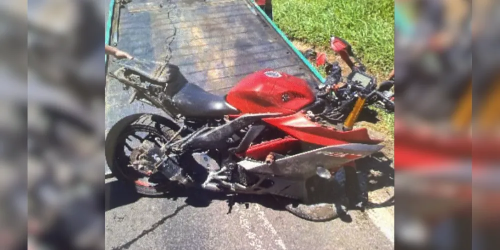 A moto de modelo Yamaha/YZF R3 foi levada ao pátio da Polícia Rodoviária