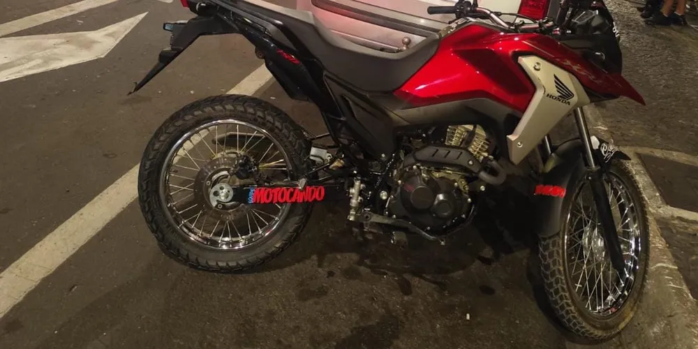 Motocicleta foi apreendida pelo Patrulhamento Viário