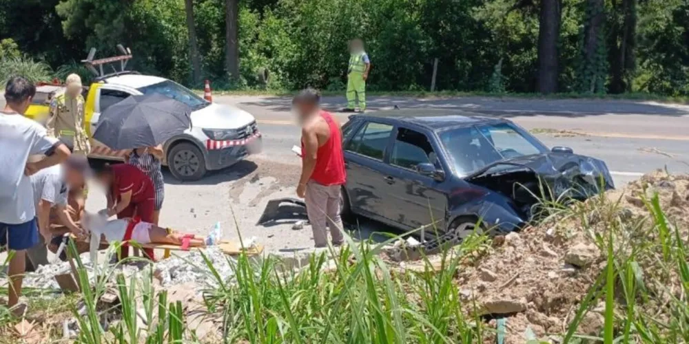 A rodovia precisou ser totalmente bloqueada nos dois sentidos por cerca de uma hora para o resgate.